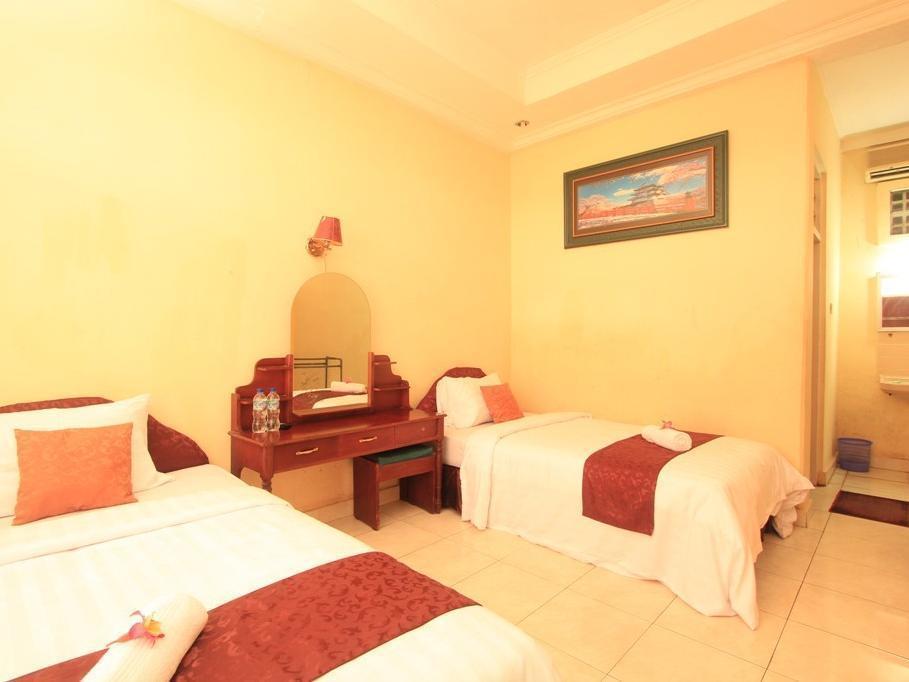 Super Oyo 3261 Hotel Ratu Ντενπασάρ Εξωτερικό φωτογραφία