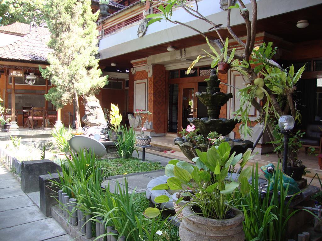 Super Oyo 3261 Hotel Ratu Ντενπασάρ Εξωτερικό φωτογραφία
